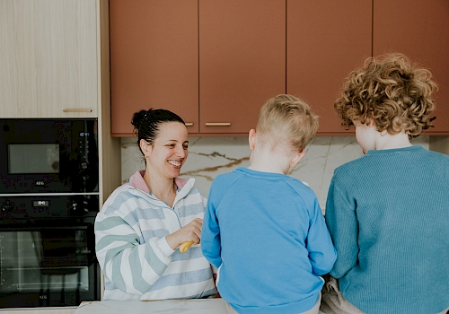 Pottenkijkers: de kleurrijke keuken van Elly en Claudio